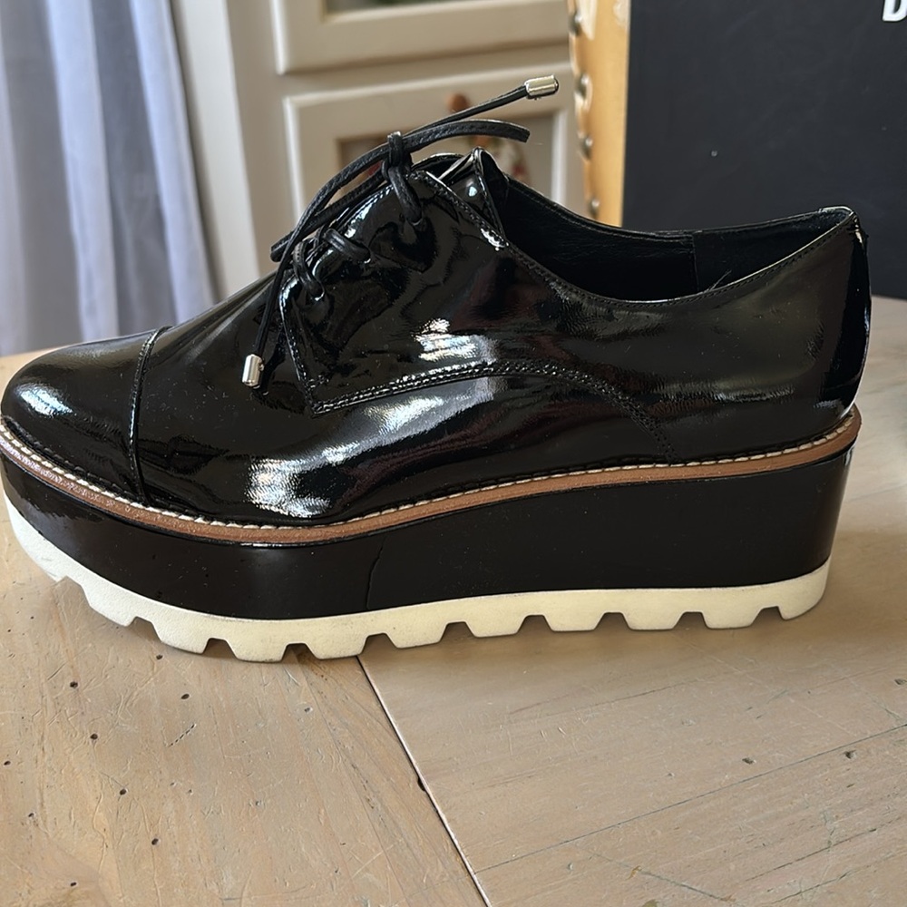 DKNY Women's Black/White Platform Oxfords - Picture 4 of 13